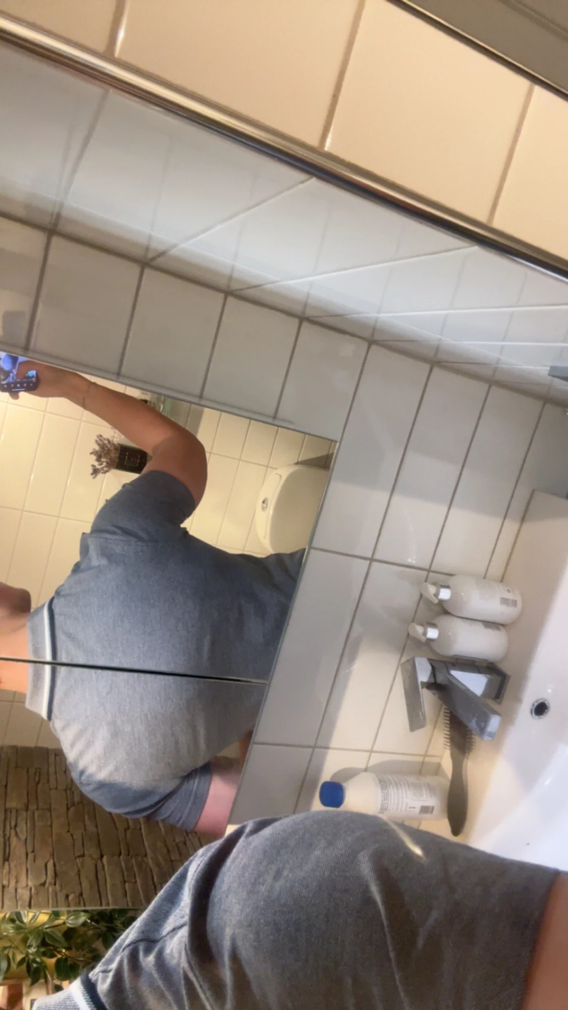 Grå pikétröja med vit kant - 2