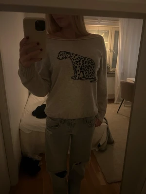 Leopardtröja Subdued  - stickad off shoulder från Subdued💓på lappen står det one size men själv skulle jag säga storlek S 
