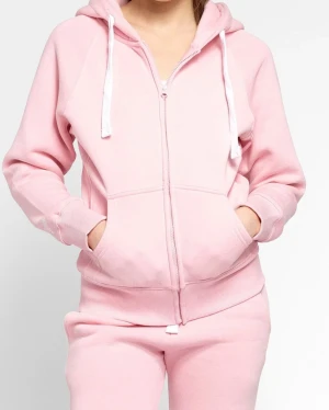 Ljusrosa russemerch kofta xs 🩷 - Ljusrosa russemerch kofta, storlek xs och är bara använd några gånger. Satt lite litet på mig så valde att sälja men annars är den supersnygg 🤩