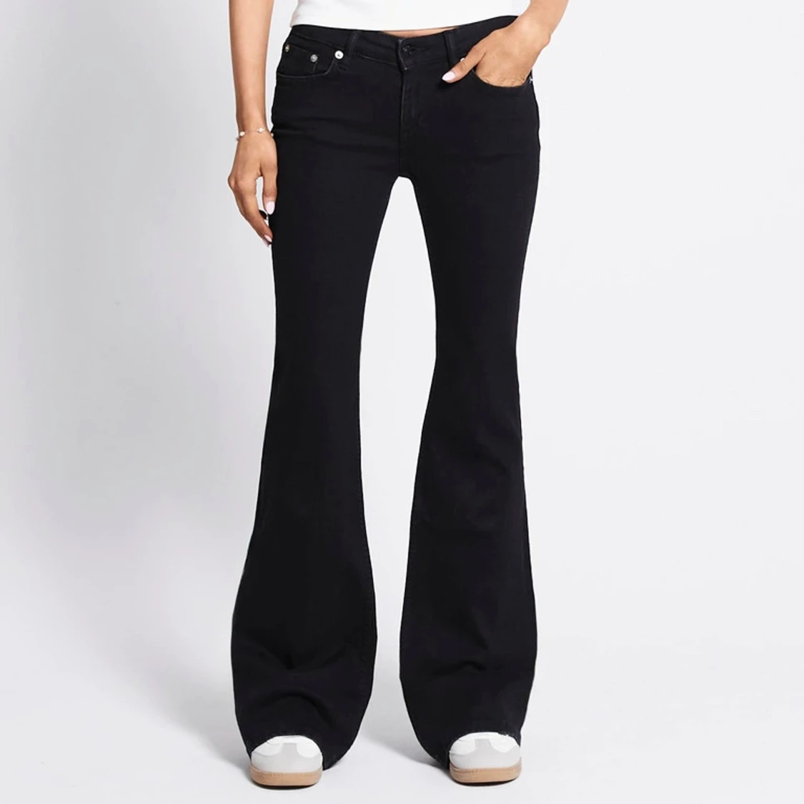 Svarta bootcut jeans med hög midja - 1