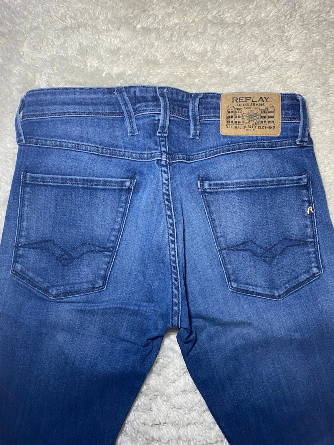 Mörkblåa Replay Anbass jeans - 3