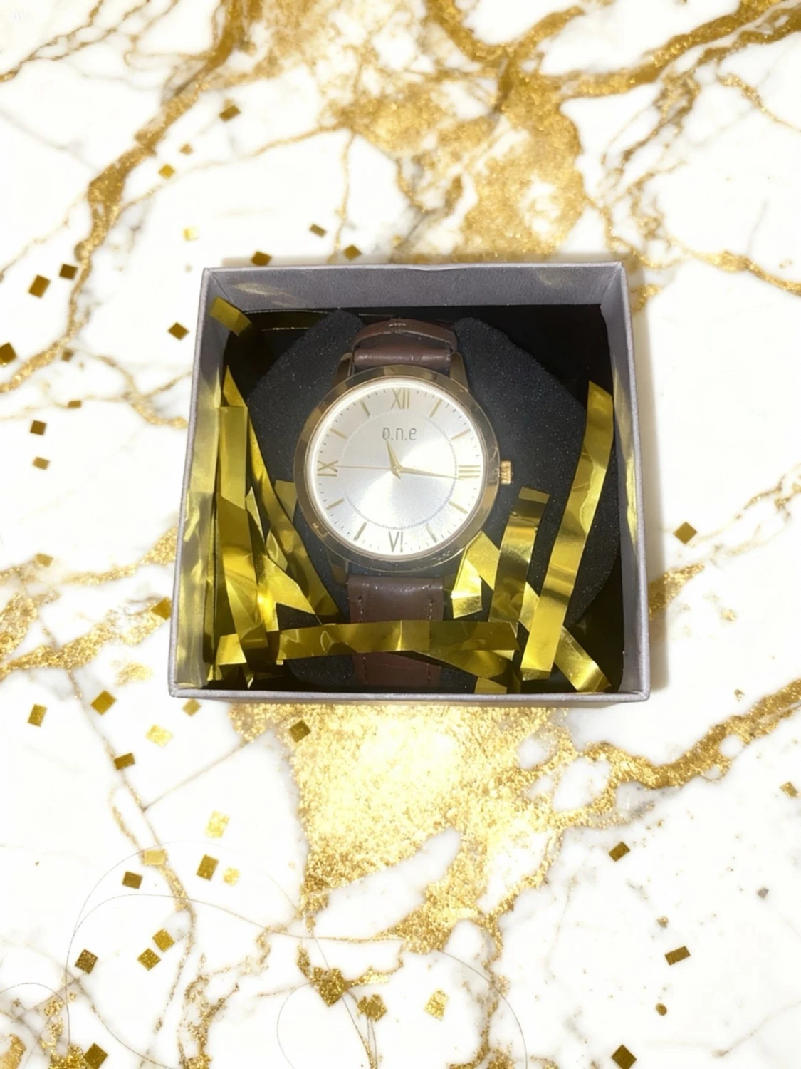 Klassisk guld klocka från o.n.e - 1