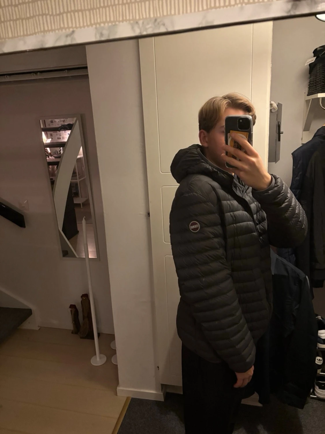 Mörkgrå pufferjacka från Colmar - 2