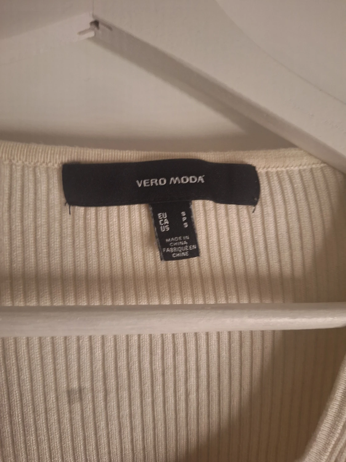 Ribbad vit topp från Vero Moda - 1