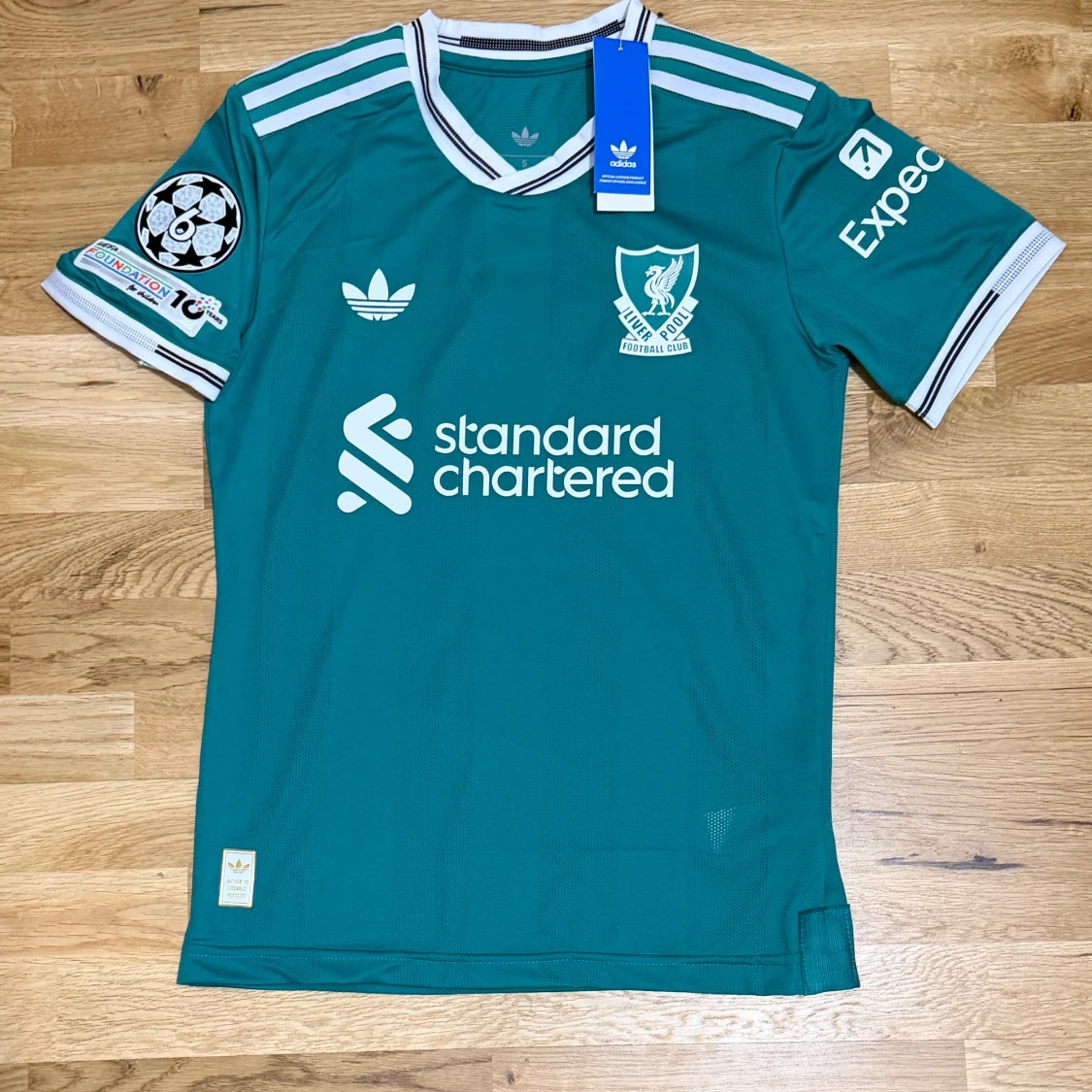 Liverpool tredjeställ 25/26 #Isak 9  - 1