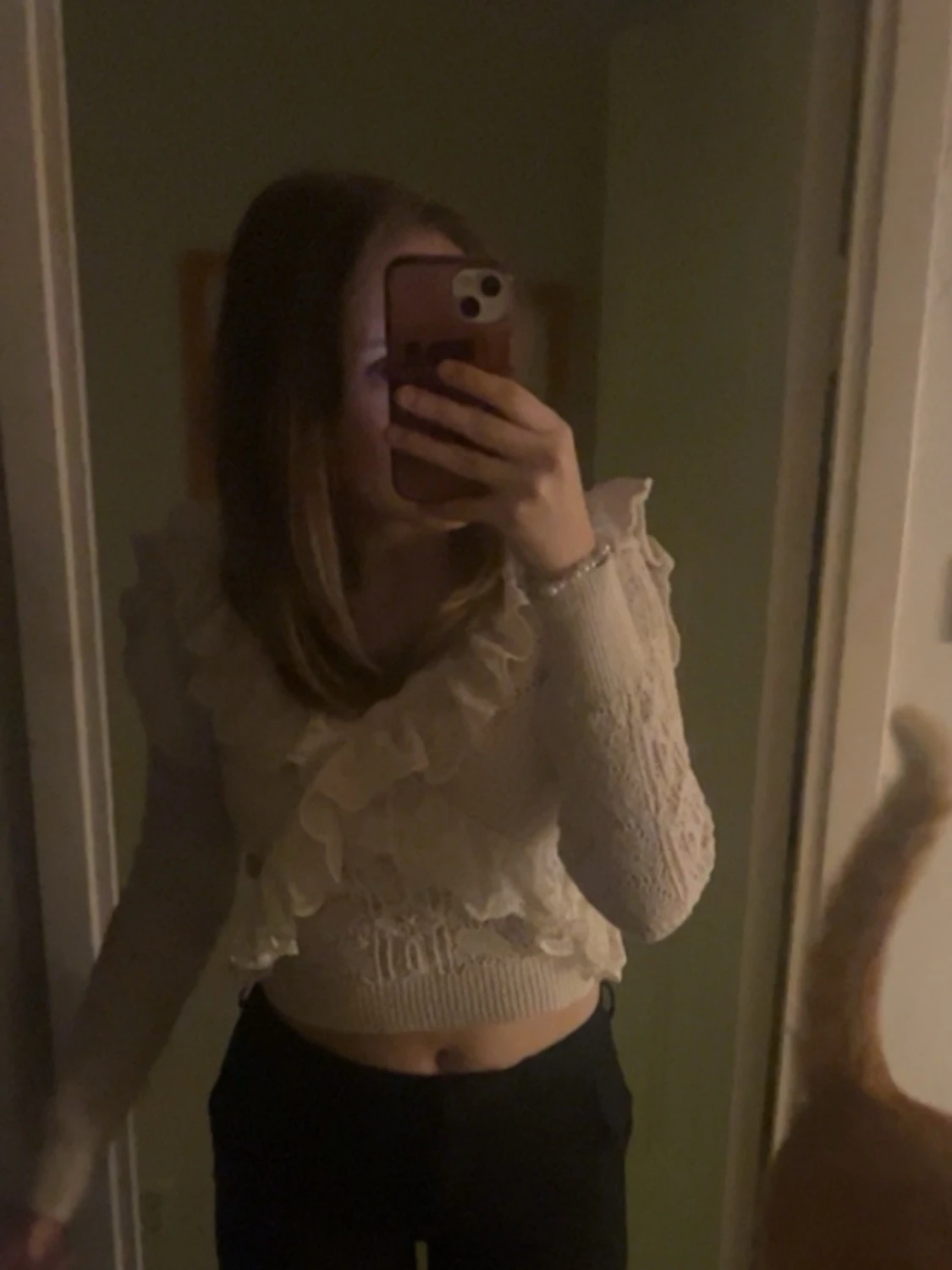 Beige stickad volangtröja med spets - 1