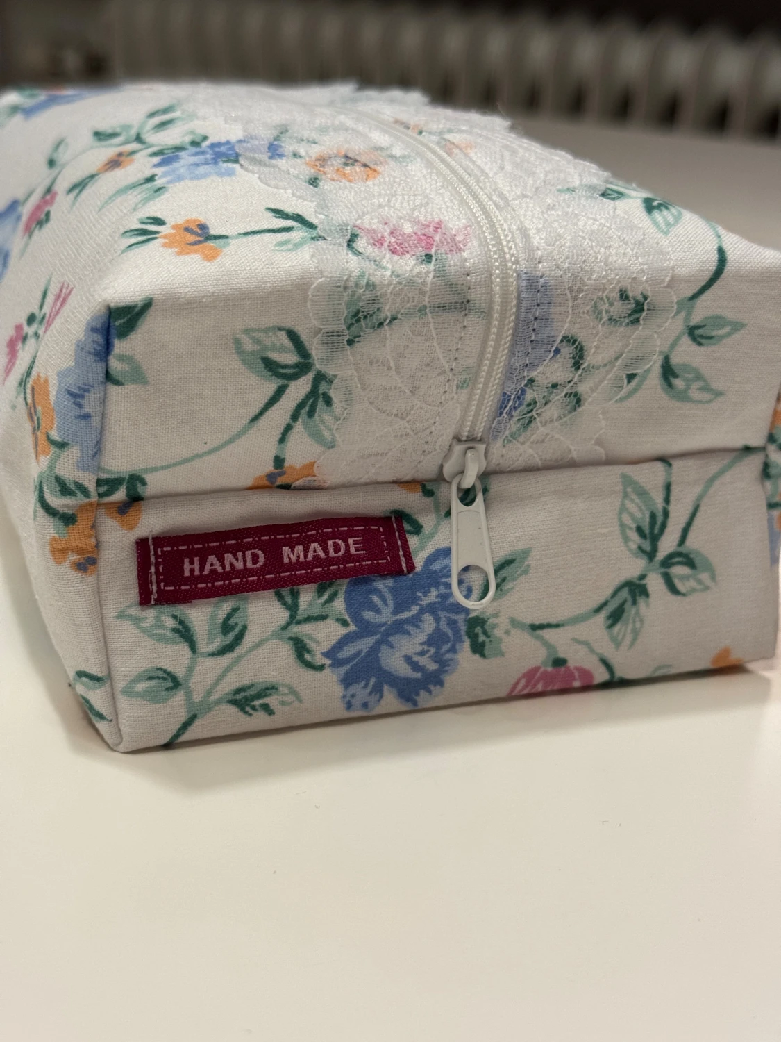 Handgjord necessär av second hand tyger - 2