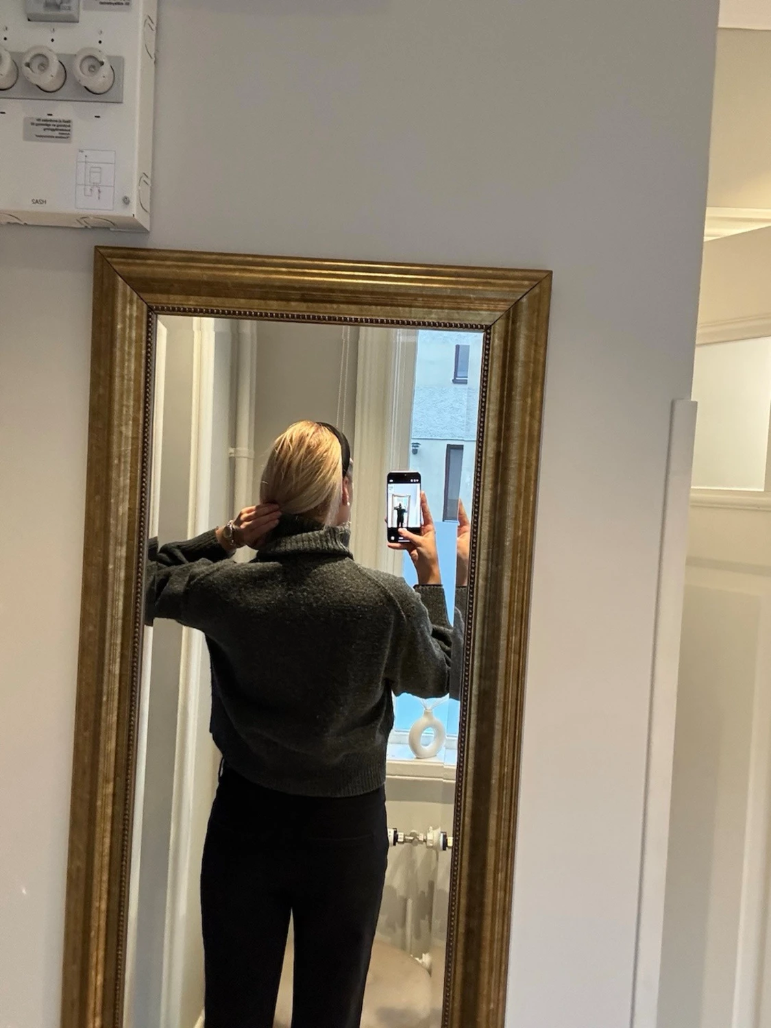 Mörkgrå stickad polotröja - 1