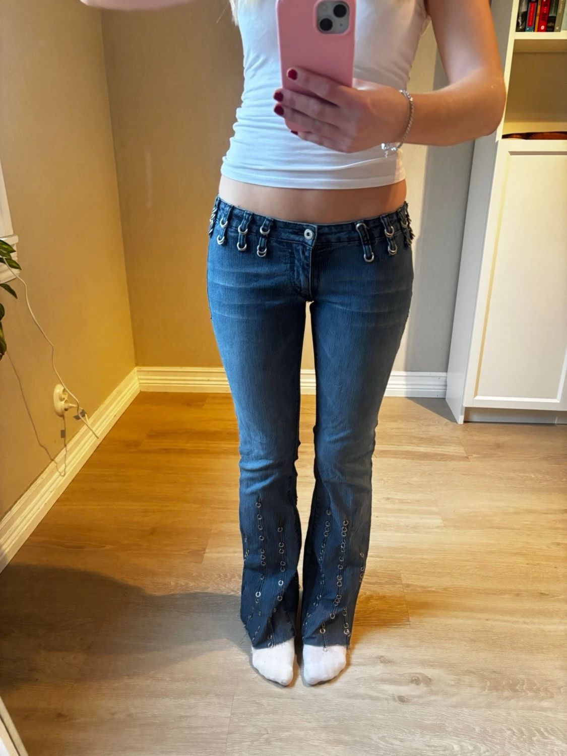 Coola lowwaist bootcut jeans med ringdetaljer - 1