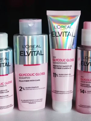 L'Oréal Elvital Glycolic Gloss  - Lamination 200ml, shampoo 200ml, conditioner 150ml, serum 150ml. Nytt i oöppnad förpackning. Priset är för alla 4 produkter.
