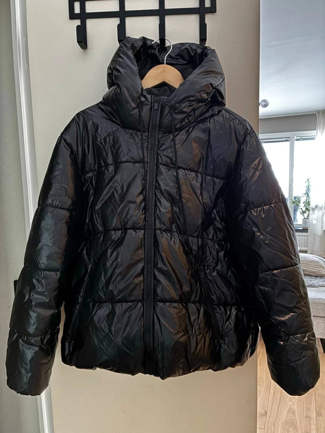 Svart pufferjacka från Vila