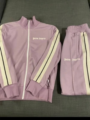 Rosa palm angels set - Storlek M                                                                         Skick 9/10                                                                   Leverans 2-3 dagar