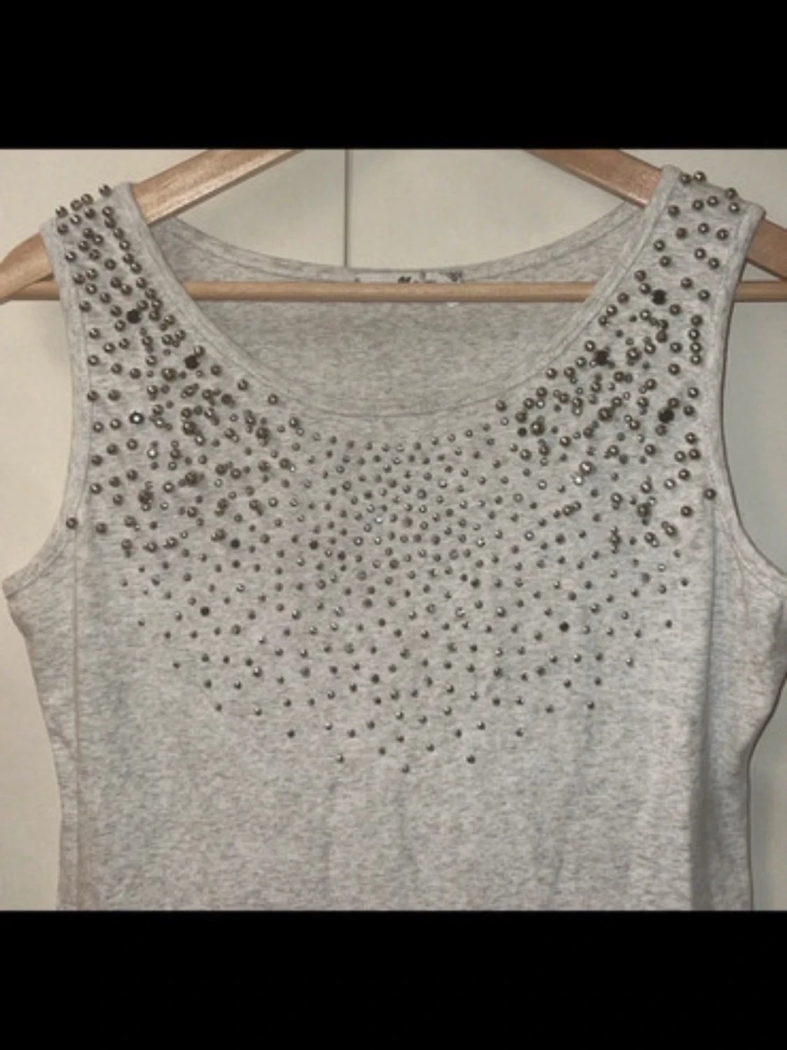 Grå ärmlös klänning