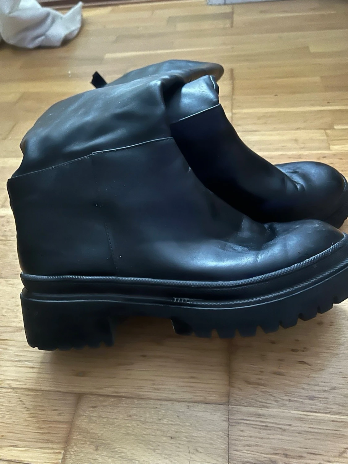 Svarta höga boots med grov sula - 1