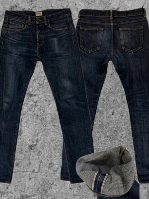 Archive Grisch Edwin selvedge ED-80 Slim jeans mörkblå - Säljer ett par Edwin japanese denim Selvedge ED-80 Slim jeans i mörkblå med klassisk femficksdesign och snygga kontrastsömmar. Jeansen har slim passform och är i storlek 31/34. Hör av er med frågor eller bud