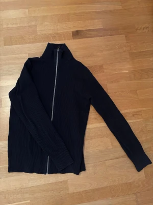 Jack & Jones tröja  - Säljer en Jack & Jones full zip tröja i storlek S. Skick 8/10. Skriv om ni har några frågor!