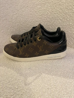 Unisex skor storlek 40 - Unisex skor storlek 40 helt nya, oanvänd 