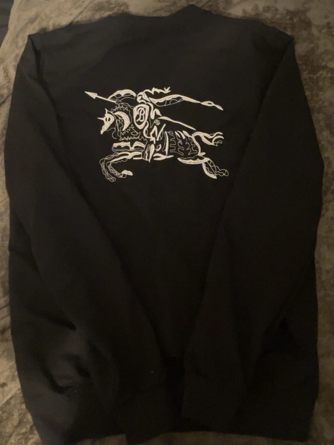 Svart sweatshirt från Burberry med tryck - 1