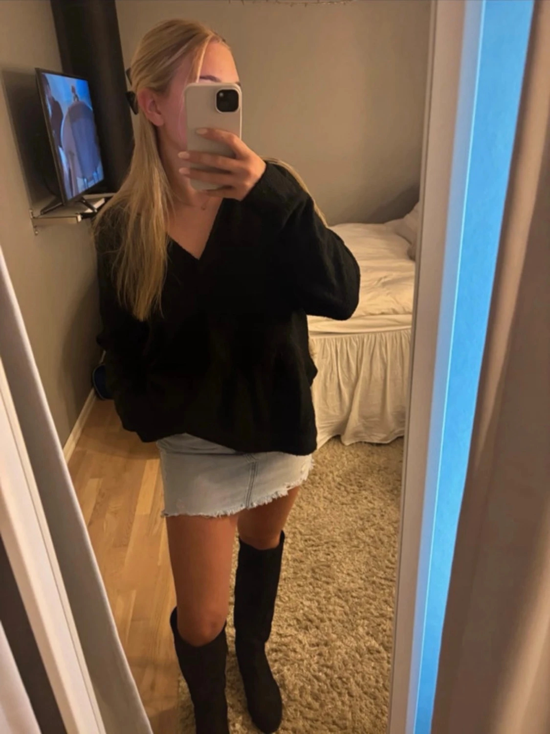 Svart stickad v-ringad tröja - 1