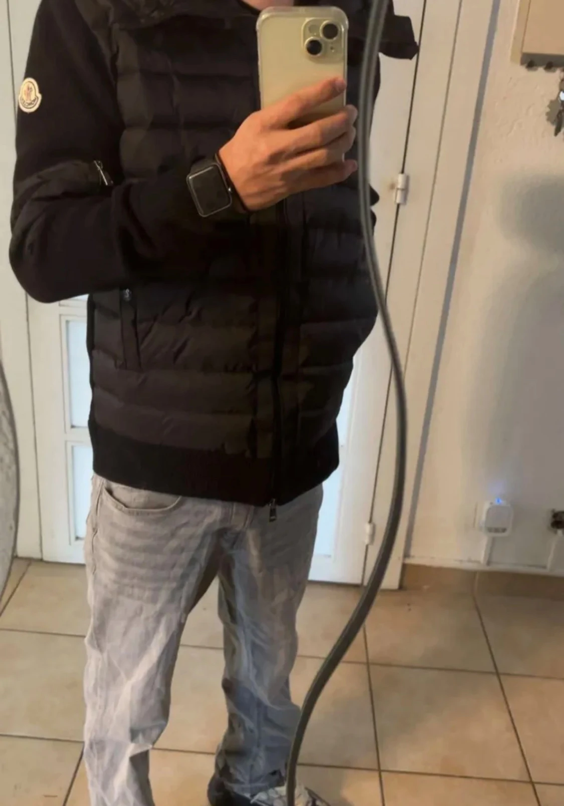 Svart Moncler pufferjacka med huva