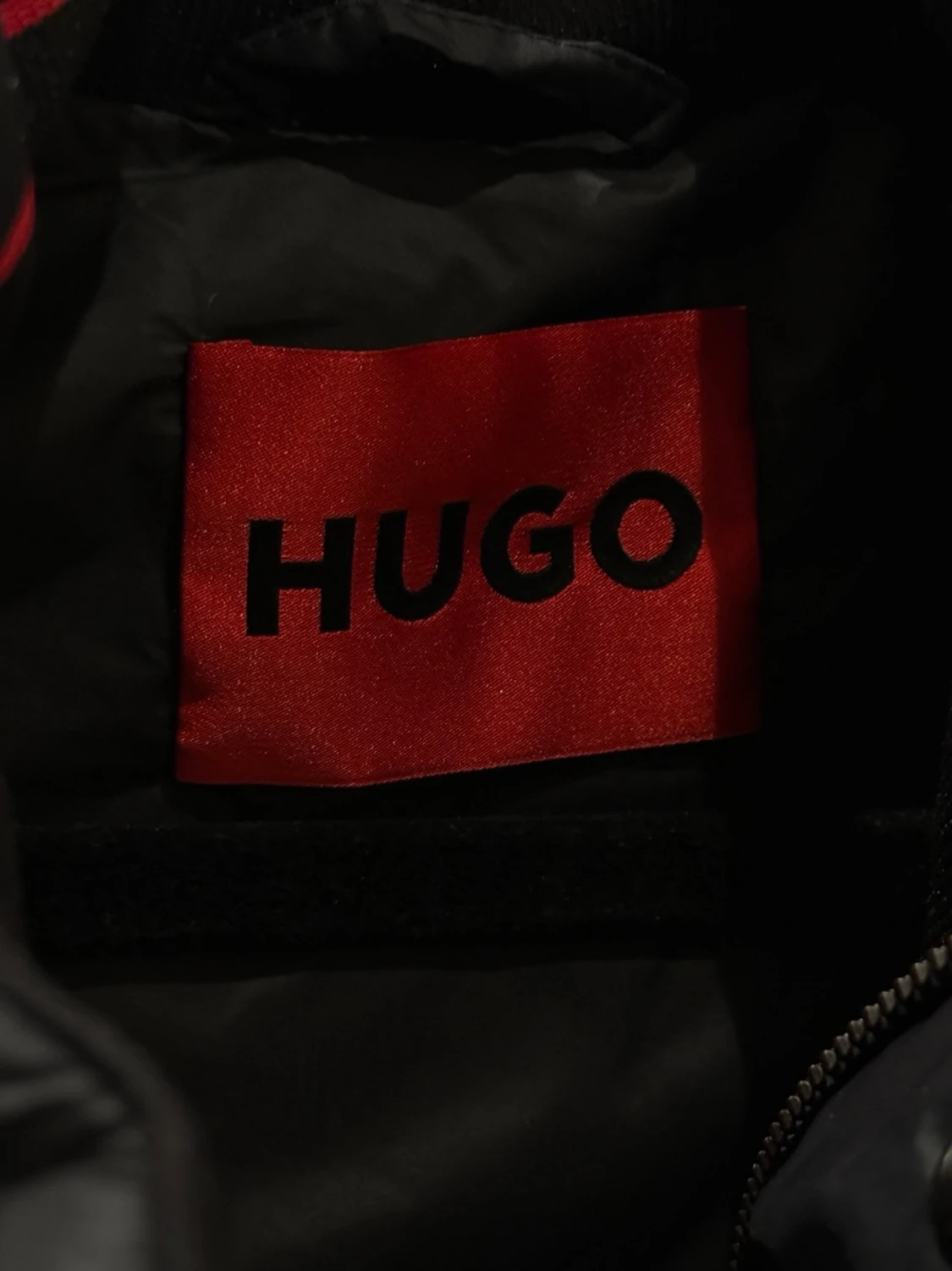 Svart dunväst från HUGO - 2