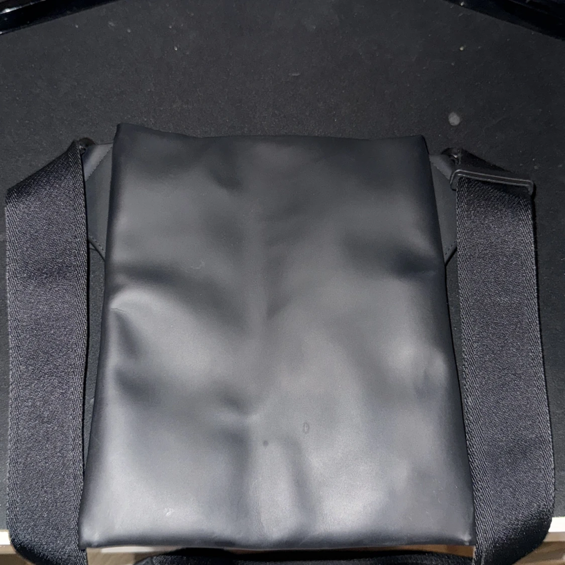 Svart axelväska från Hugo Boss - 1