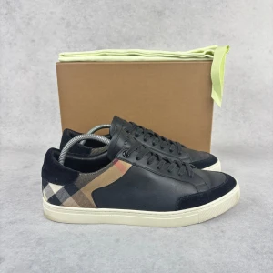 Burberry checked sneaker - – Condition: 9/10  – What is included: Only the sneakers  – Retail price: 6800 SEK