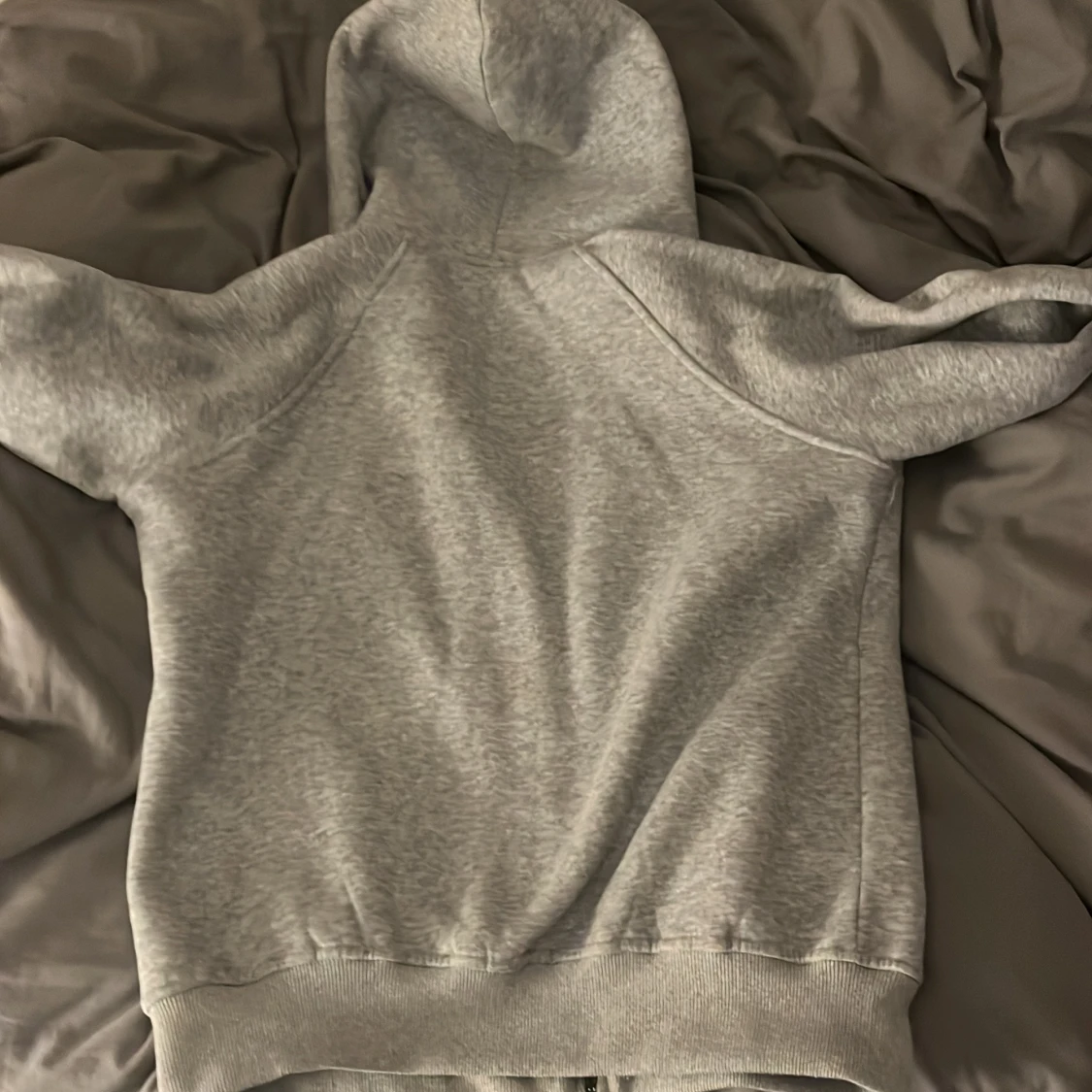 Grå hoodie från Burberry med dragkedja - 1