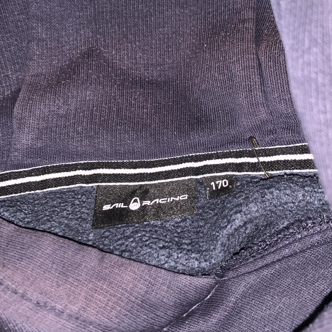 Mörkblå hoodie från Sail Racing - 1