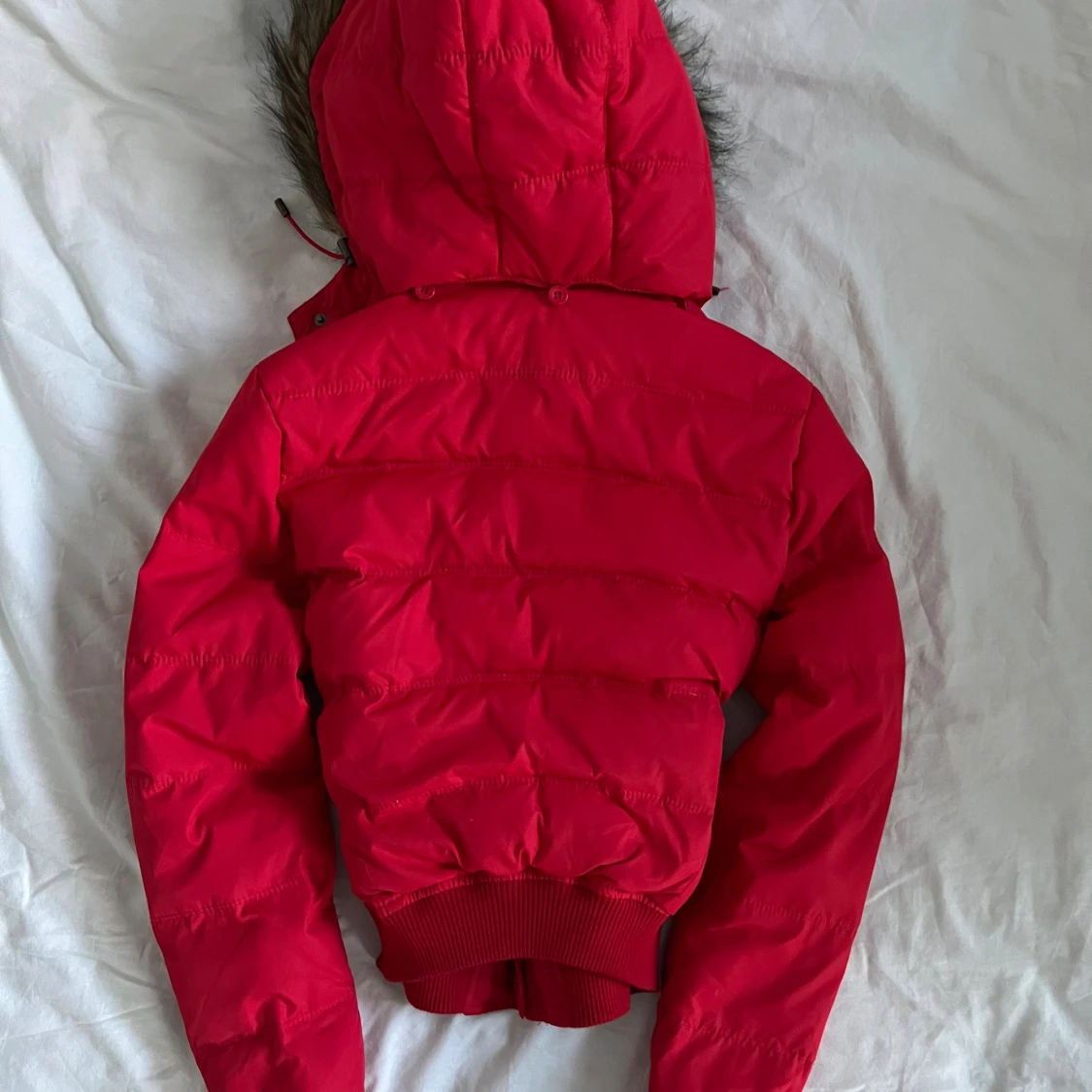 Röd vintage pufferjacka från Abercrombie & Fitch - 1