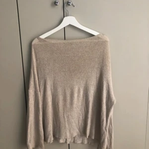 Stickad tröja från Zara  - Stickad tröja från Zara, aldrig använd bara testad! Rejält skönt material 