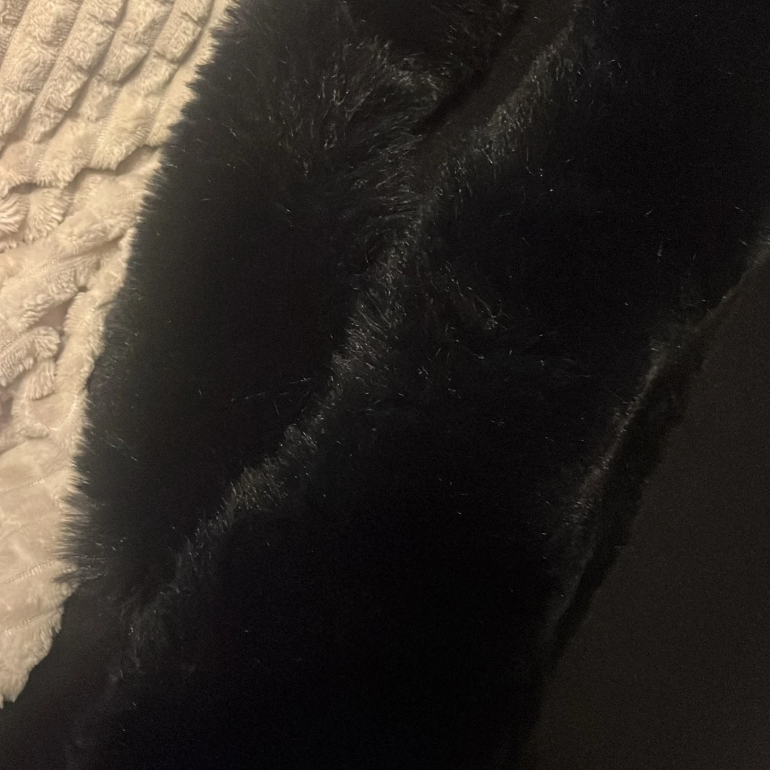 Svart kappa med fuskpäls från Orcelly - 4