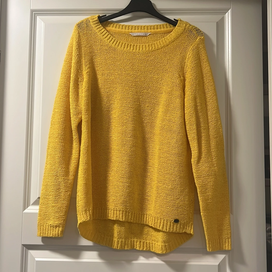 Gul stickad tröja från ONLY - 1
