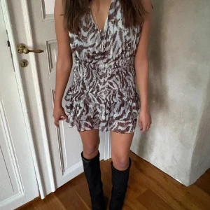 Zebra klänning Zara - Jättefin