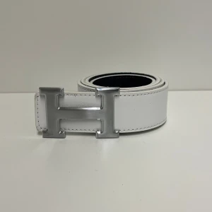 Herme’s Bälte - Hejsan, säljer ett helt nytt bälte aldrig tidigare använd. Storlek 110cm. Postar alltid inom 24h efter köpet. Skriv gärna om du har fler frågor.