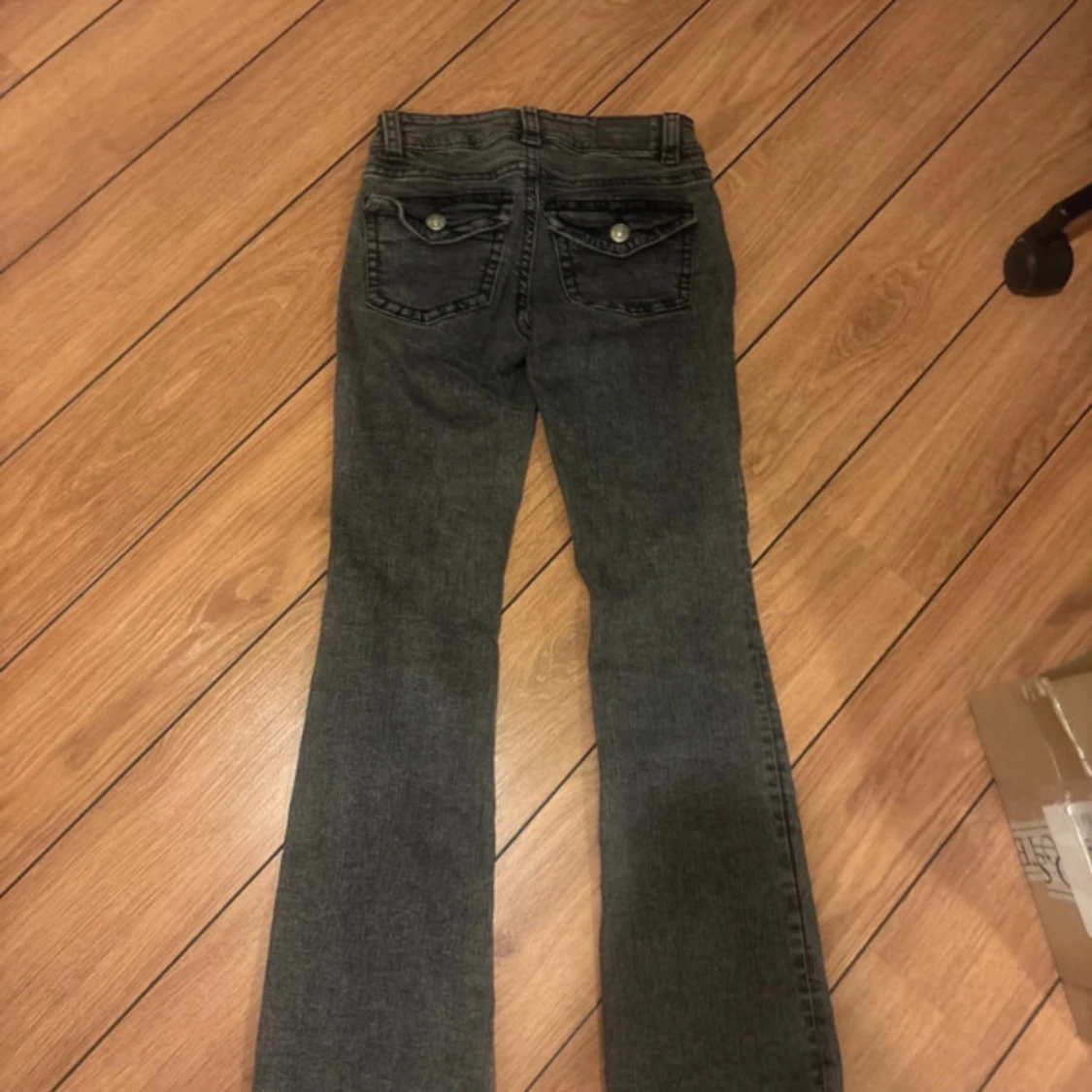 Mörk grå jeans - 1