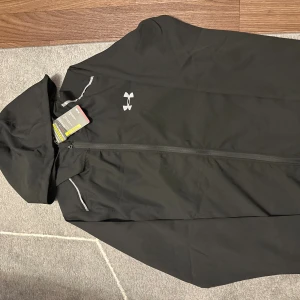 Under armour kofta  - Den är liten för mig 