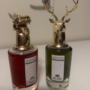 Penhaligon’s  - Säljer två helt nya och oanvända parfymer från Penhaligon’s Portraits-serie   The Tragedy of Lord George & The world according to Arthur. Båda 75 ml tester, helt oanvända och förvarade mörkt i skåp. Doftar otroligt lyxigt och unikt,  Pris: 2000 kr styck Hör av dig vid intresse.