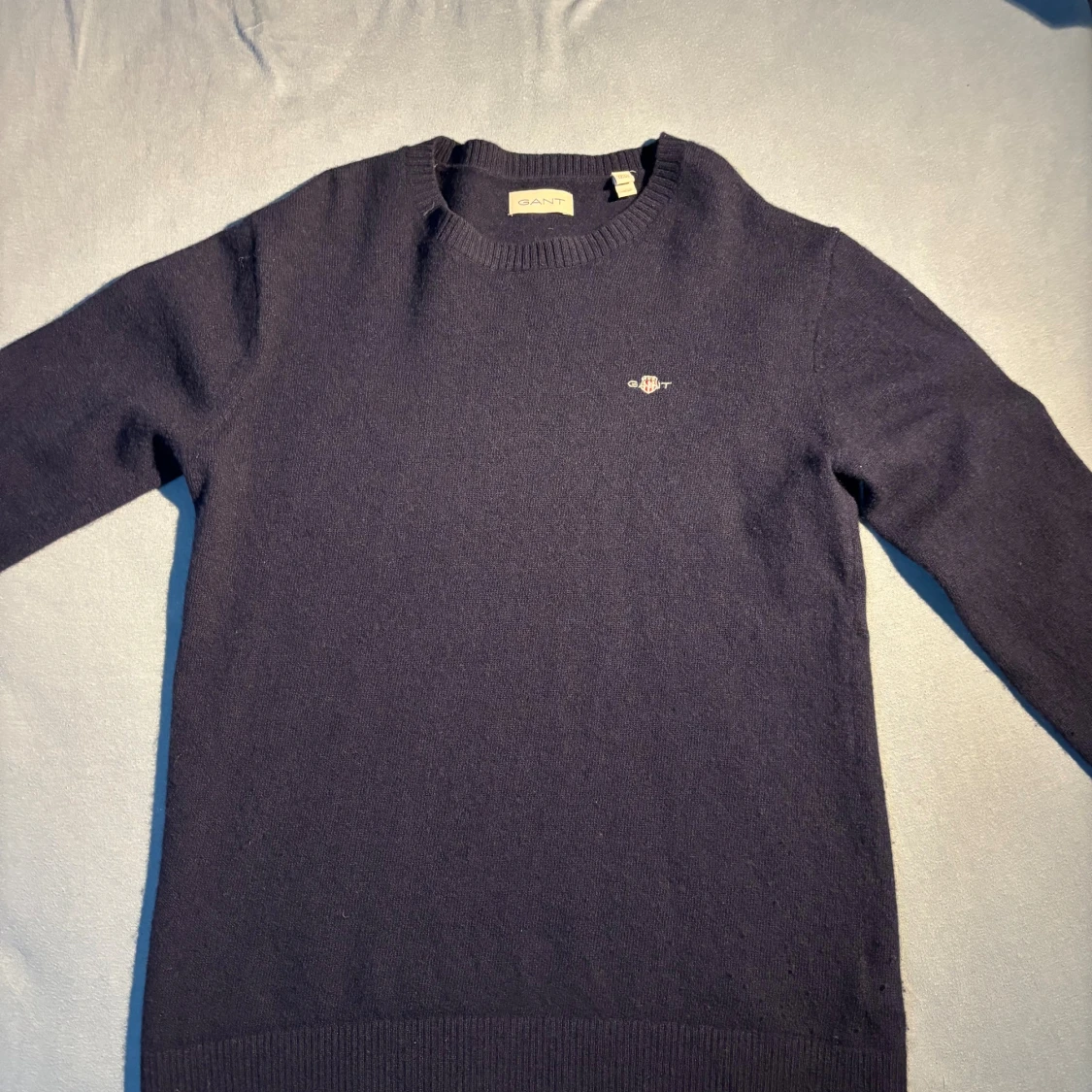 Mörkblå stickad tröja från GANT