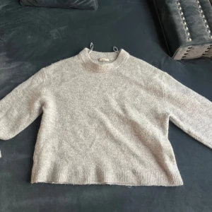 Stickad tröja  - Från Gina i strl xs 