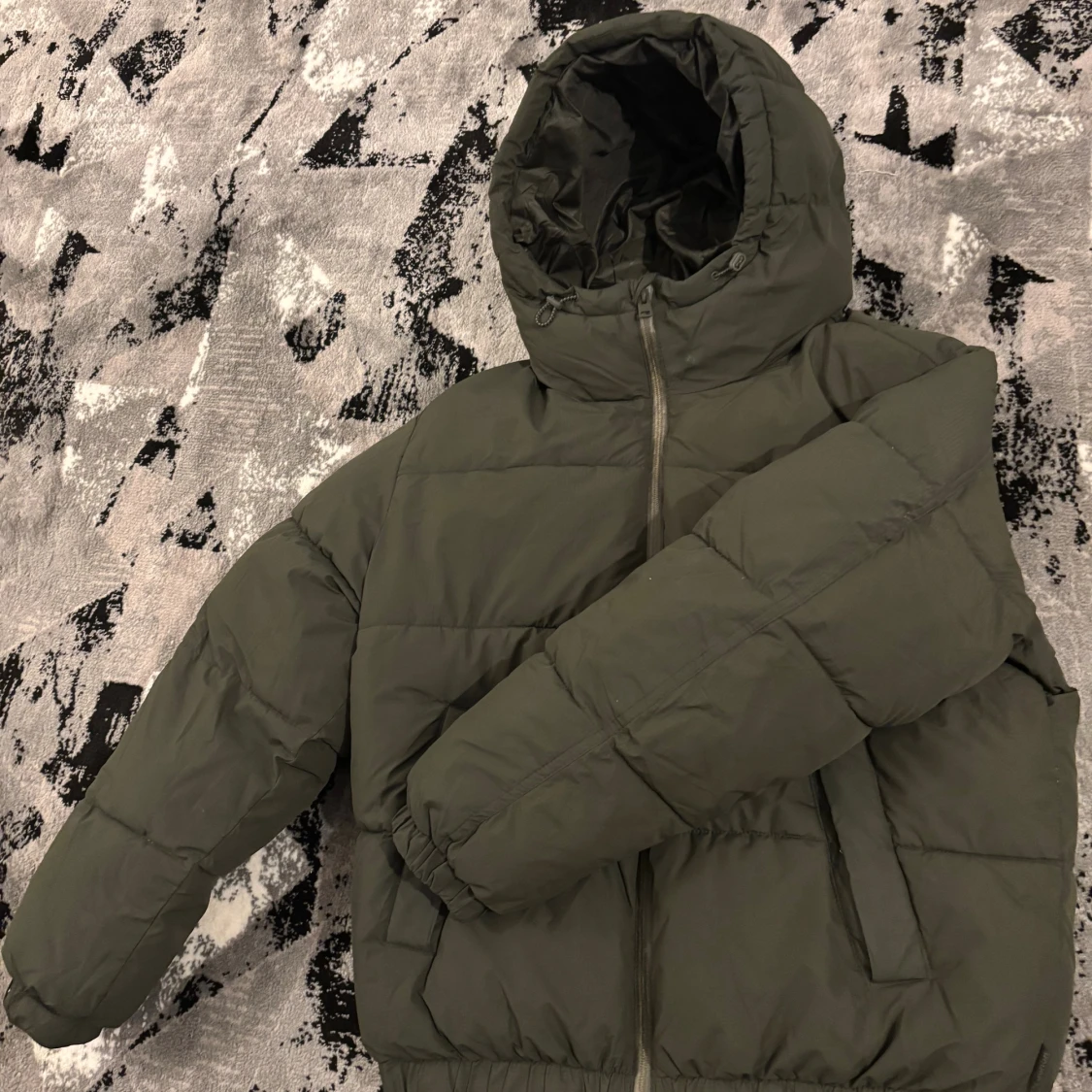 Mörkgrön pufferjacka från Bershka - 1