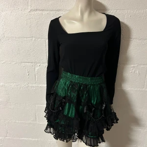 Kjol i onesize fr Rock metal - Helt ny kjol från Rock metal. Storlek onesize. Helresår i midjan.