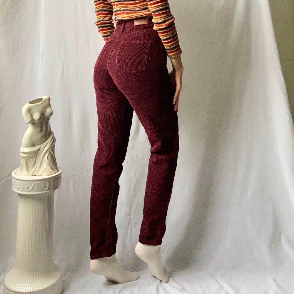 🌊 CUTE DARK RED / BURGUNDY CORDUROY MOM FIT JEANS • SIZE - W24/L32 - XS • BRAND - BDG (Urban Outfitters) • MATERIAL - 100% Cotton MY MEASUREMENTS • Height 161cm / 5'3
