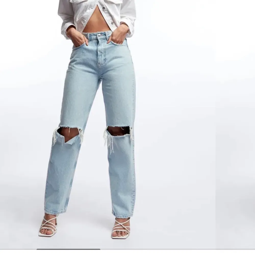 Skitsnygga jeans från Gina. Bra skick och inte använda så många gånger. Storlek 34! Byter gärna också mot samma byxor i storlek 32☺️. Jeans & Byxor.