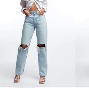 Skitsnygga jeans från Gina. Bra skick och inte använda så många gånger. Storlek 34! Byter gärna också mot samma byxor i storlek 32☺️