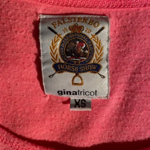 Falsterbo XS - linne ifrån Falsterbo horse show. Storlek XS. Köpt 2019 och användt 1-3 gånger. Bud! Kan skickas och mötas upp