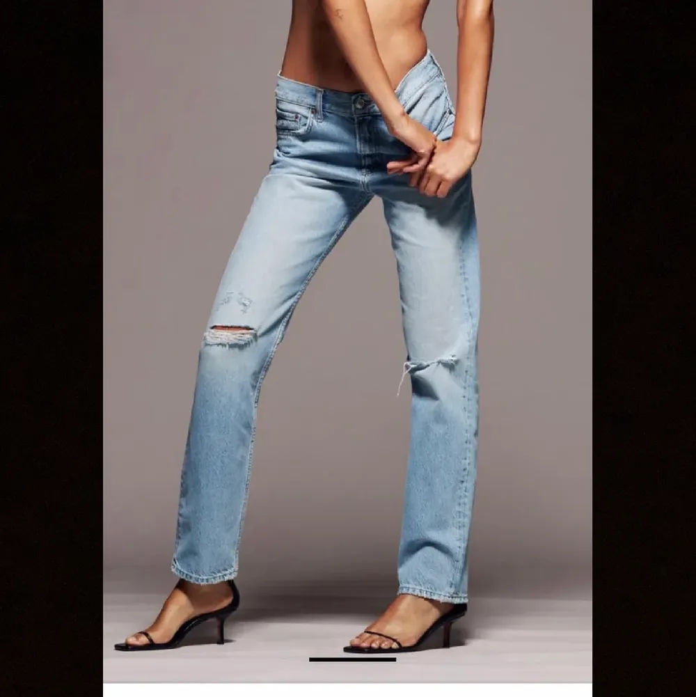 Dessa as snygga Zara jeans med slitningar!! Storlek 34. Köpare betalar eventuell frakt. Jeans & Byxor.