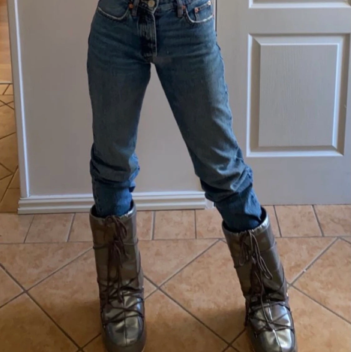 Silvriga / blanka Moonboots