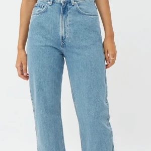 Weekday jeans - Säljer mina Weekday jeans i modellen row då dem tyvärr blivit för små för mig! Använda ca 5 gånger! Str 29/32💞💞