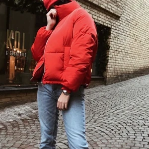 Puffer jacka - Super fint puffer jacka som är perfekt till våren. Använd några gånger så den är i gott skick! 🤍 Priset är exklusive frakt. 